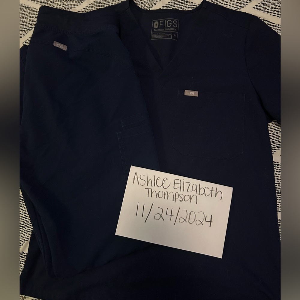 FIGS Navy Set